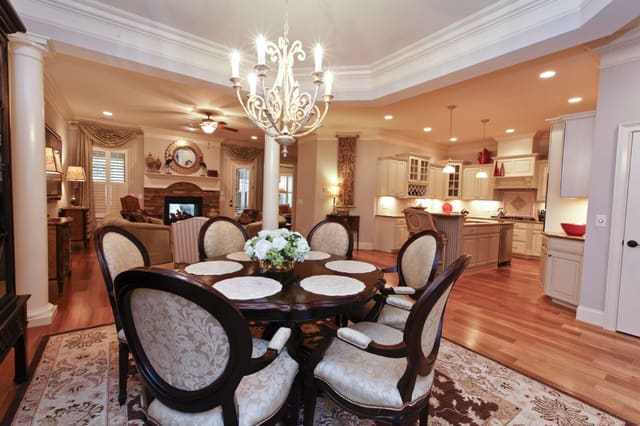 Dining Room looking into Kitchen