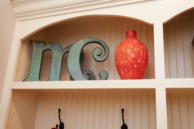 Accessories in built-in bookshelves
