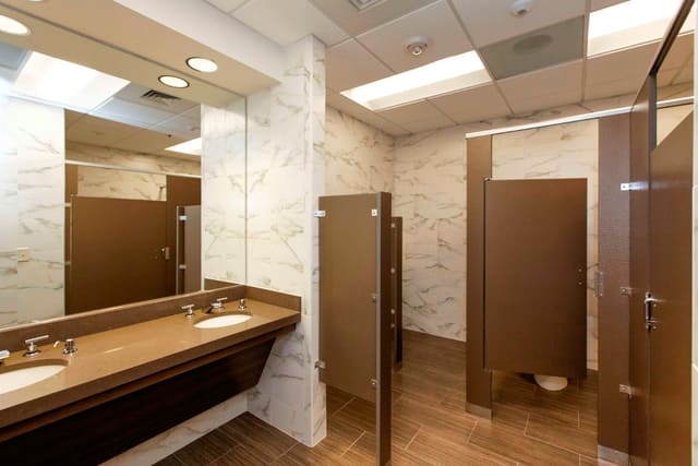 Bathrooms with marble walls at Paragon Bank