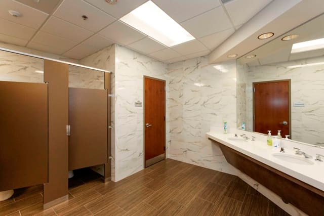 Bathrooms with marble walls at Paragon Bank