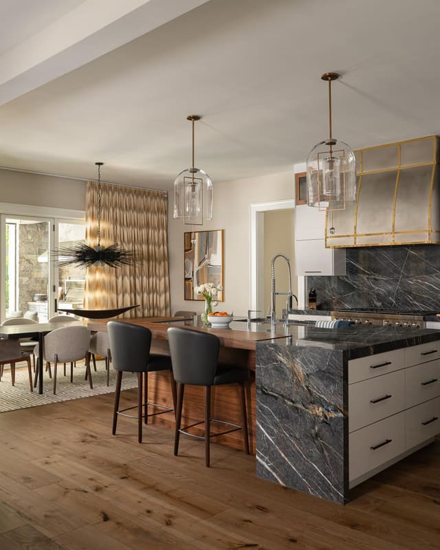 Kitchen & Dining Area