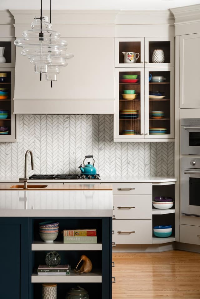 Kitchen with textured backsplash