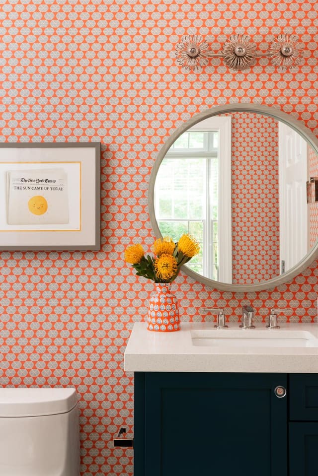Bath with coral patterned wallpaper