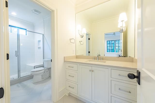 Bath with tan and white accents
