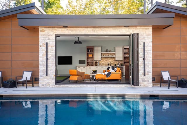 Poolhouse Overlook