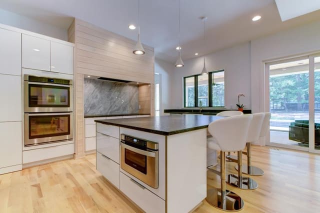Modern Kitchen in Avalaire neighborhood