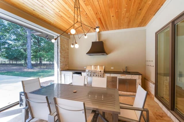Outdoor dining area in Avalaire home