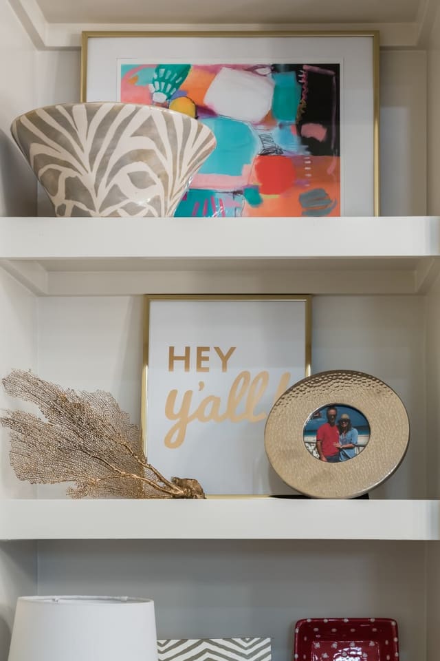 Accessorized bookshelves