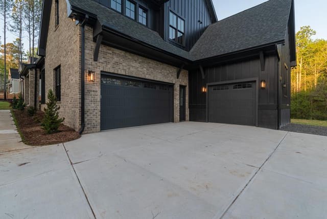 Side Exterior Garage